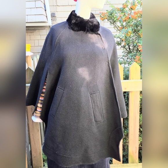 Short Black Wool Blend Cape With Rex Rabbit Fur Collar. Small - Picture 2 of 13